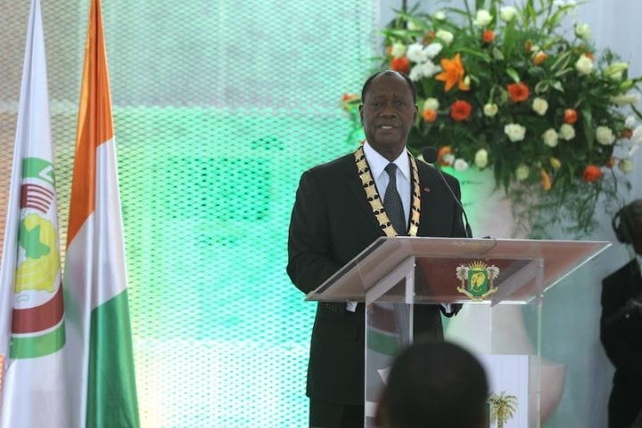 La Constitution ivoirienne fait-elle  obligation à Ouattara de prêter serment en même temps que le vice-président ?