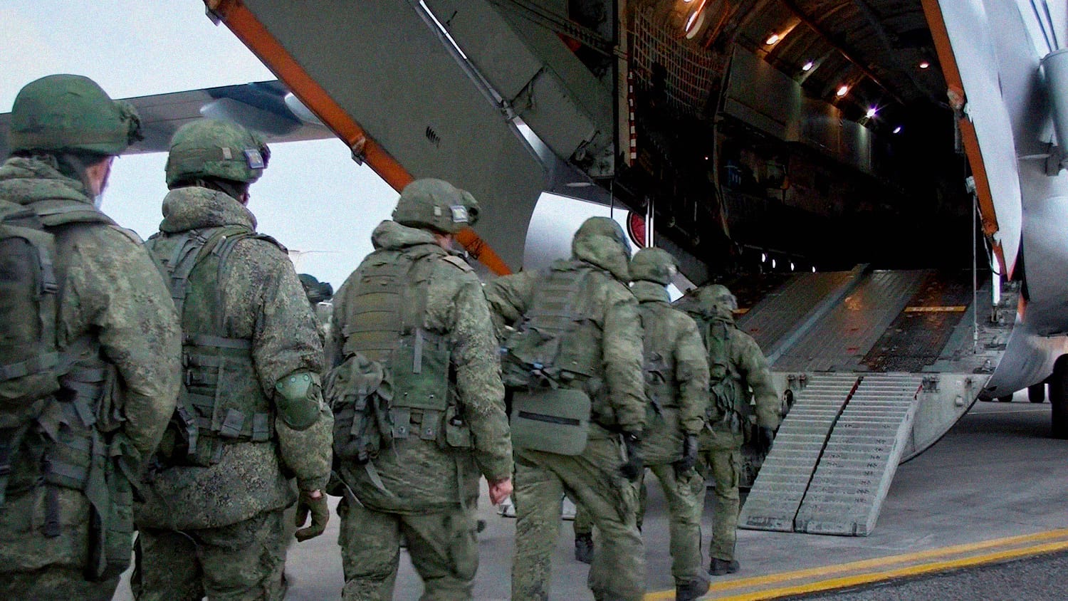 Le Niger renforce son partenariat militaire avec la Russie : arrivée d’instructeurs russes et de matériel militaire à Niamey