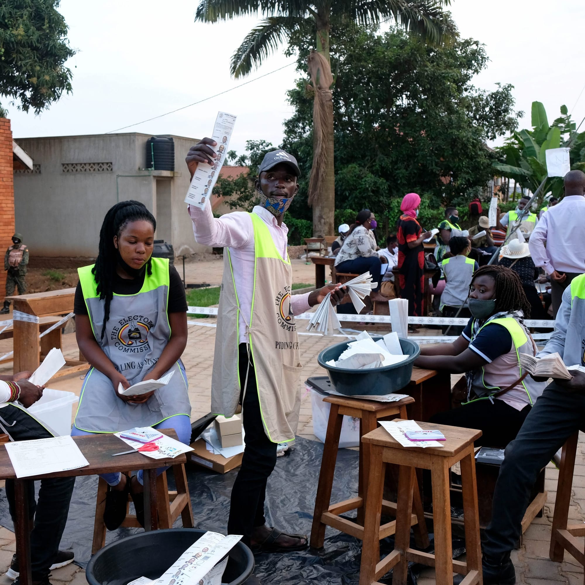 Ouganda : début du dépouillement des votes des élections présidentielle et législatives – Actualités 15/01/2021