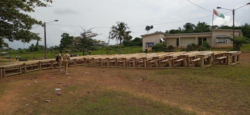 Lycée Jules Hié Néa de Grabo : remise de 300 tables bancs