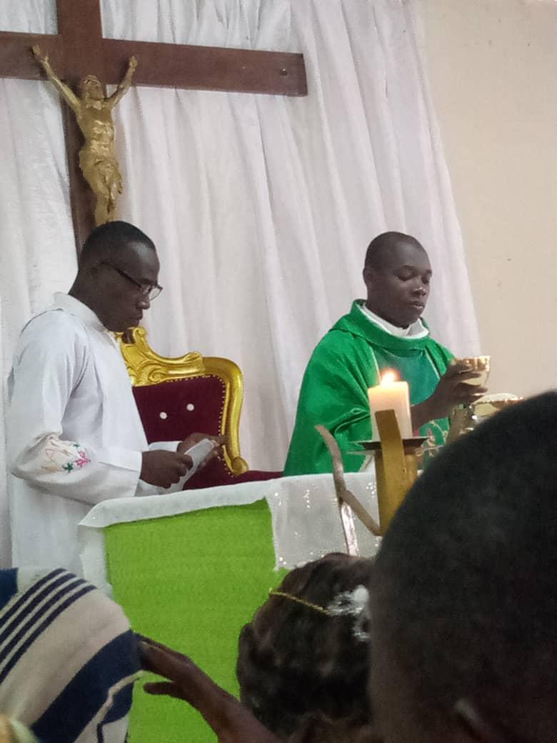 La paroisse Saint Raphaël de Sikensi encourage ses jeunes