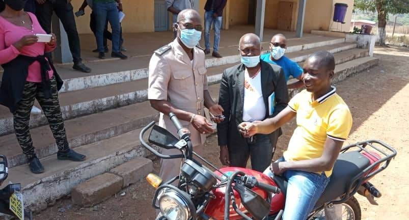 Centres de santé à Madinani : la DCPEV remet des engins roulants