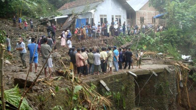 Glissement de terrain en Indonésie, bilan 21 morts, 19 disparus
