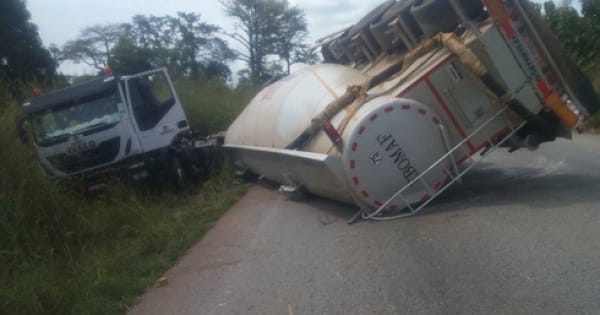 Tiébissou : la cabine d’un camion transportant du ciment part en fumée