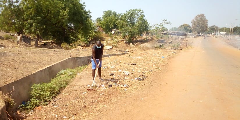 Des volontaires nettoient des dépôts sauvages d’ordures à Séguéla – Actualité ivoirienne 08/02/2021