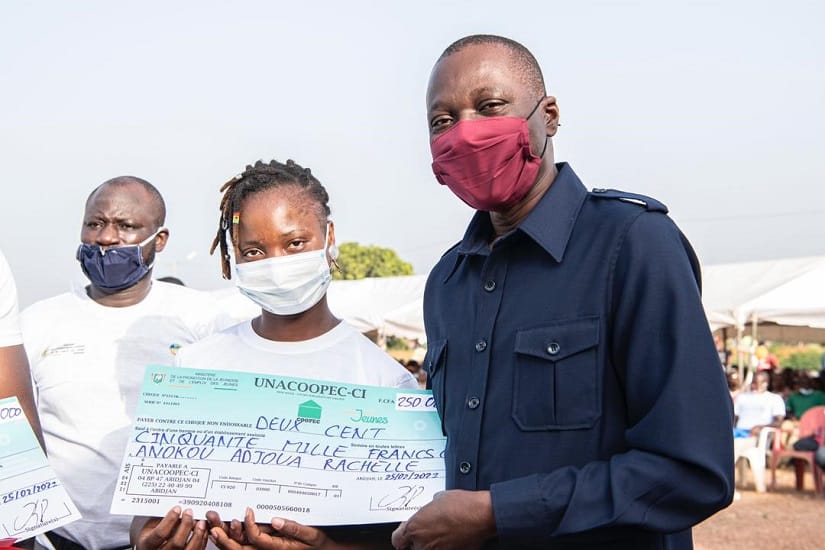 Opération « AGIR 3 »:  970 jeunes de la région de Gbêkê reçoivent des chèques d’un montant de 436,5 millions FCFA – Actualité ivoirienne 26/02/2021