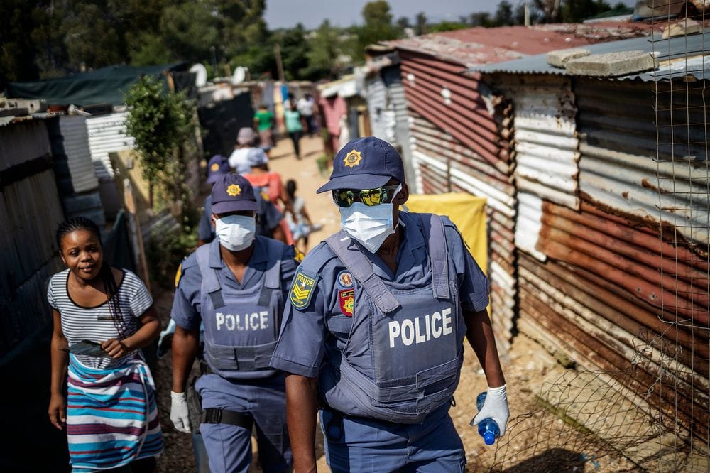 COVID-19 en Afrique du Sud : 570 policiers morts du virus