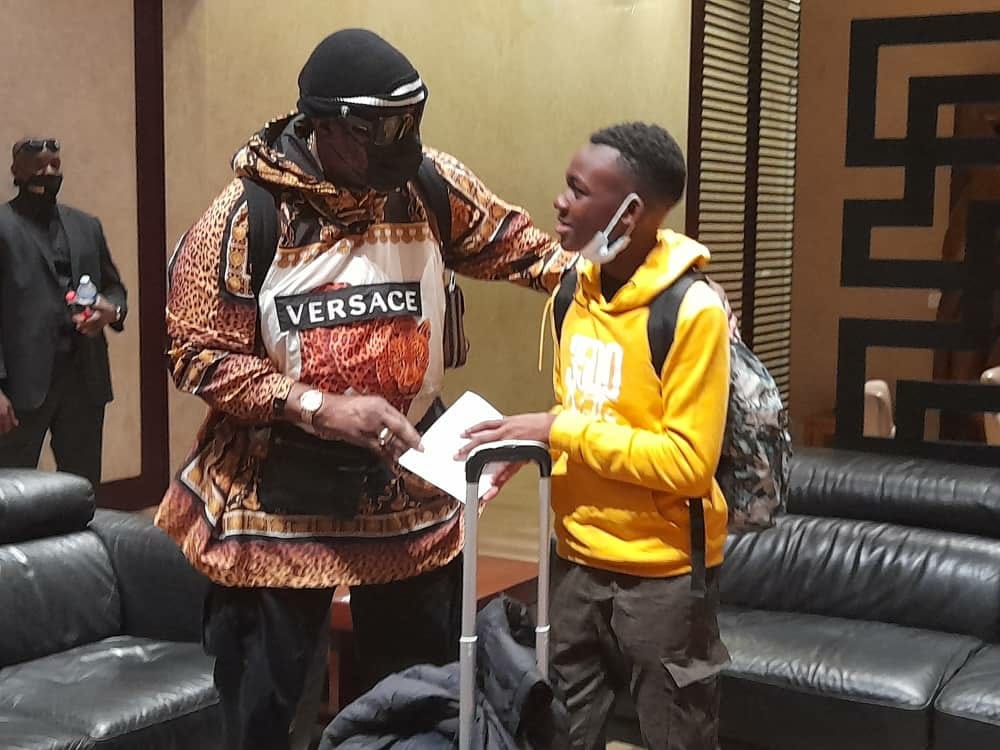 Obsèques HamBak: arrivée de Koffi Olomidé et le fils d’Arafat à Abidjan, en images