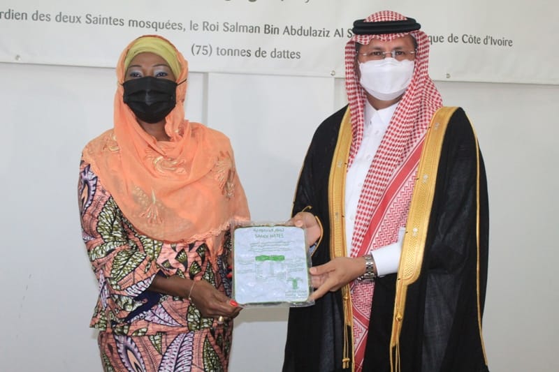 Ramadan 2021 : Kandia Camara réceptionne 75 tonnes de dattes de l’Arabie Saoudite
