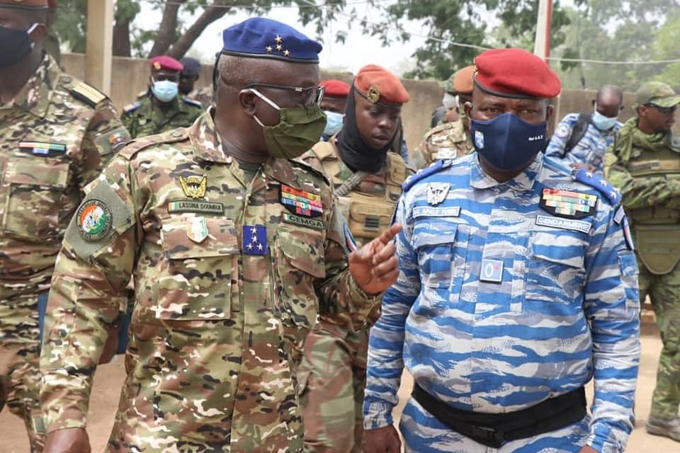 Affaire 49 soldats ivoiriens détenus au Mali: le général Lassina Doumbia demande aux soldats de faire confiance aux autorités