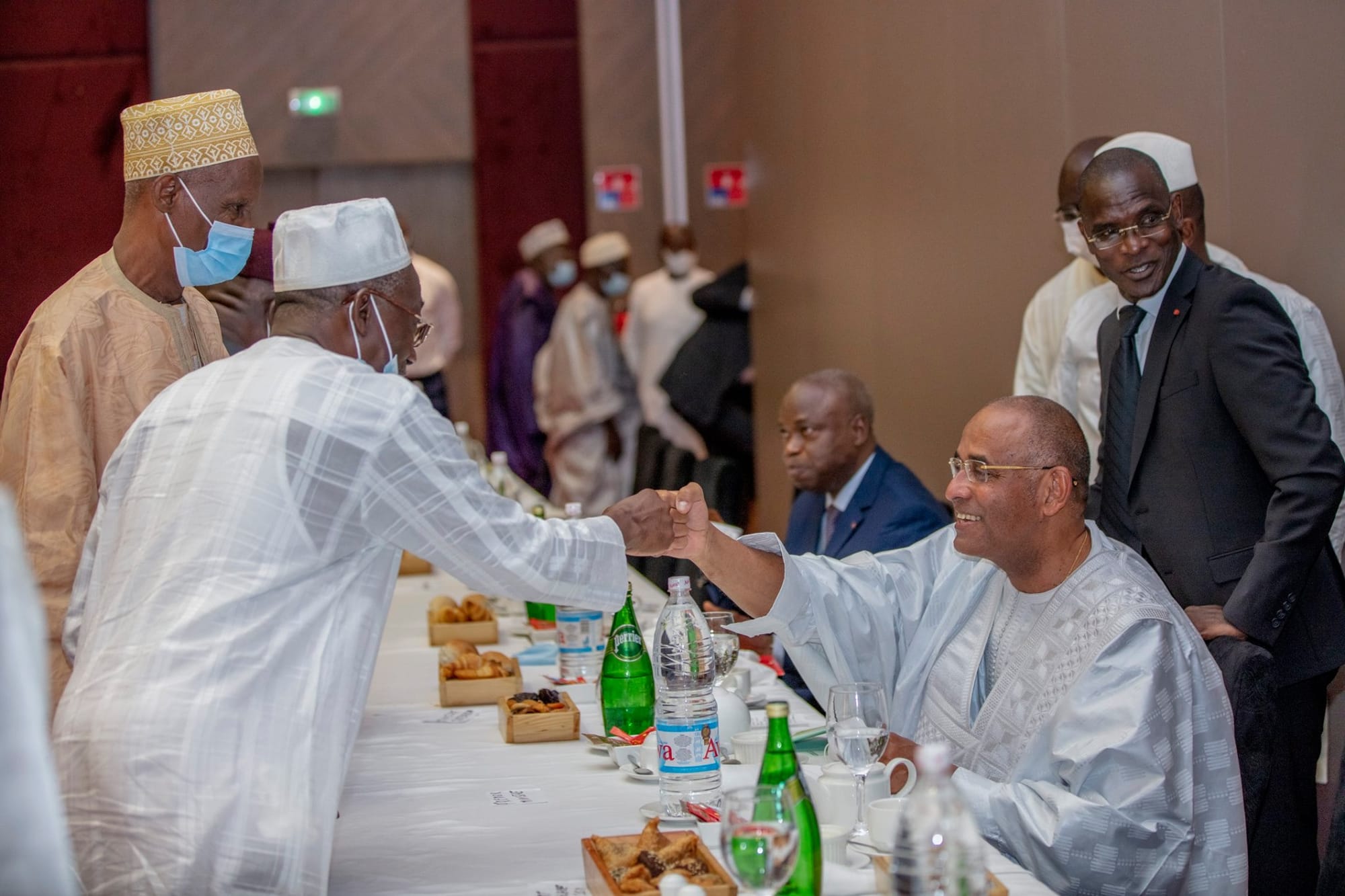 Ramadan 2021 : Patrick Achi à une rupture collective de jeûne du COSIM, en images