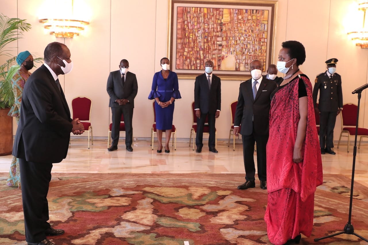 Alassane Ouattara : 5 nouveaux ambassadeurs présentent leurs lettres de créance