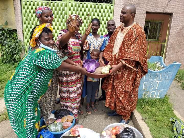 Retour Gbagbo : des femmes du marché de la Riviera offrent des vivres pour l’accueil de Koudou, des images