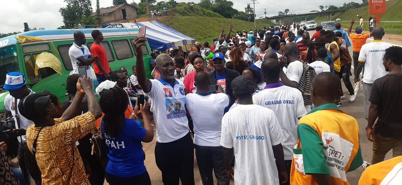 Gbagbo à Mama : l’autoroute prise d’assaut, des images