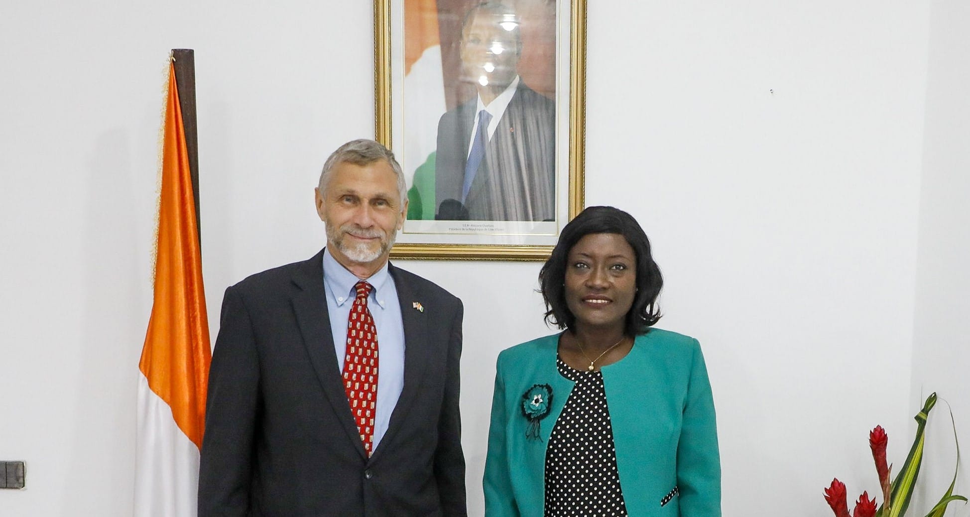 Relance école ivoirienne: l’Ambassadeur des États-Unis à Abidjan chez Mariatou Koné, des images de la rencontre