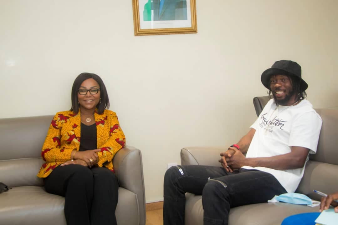 Gervinho rejoint la cause de la femme