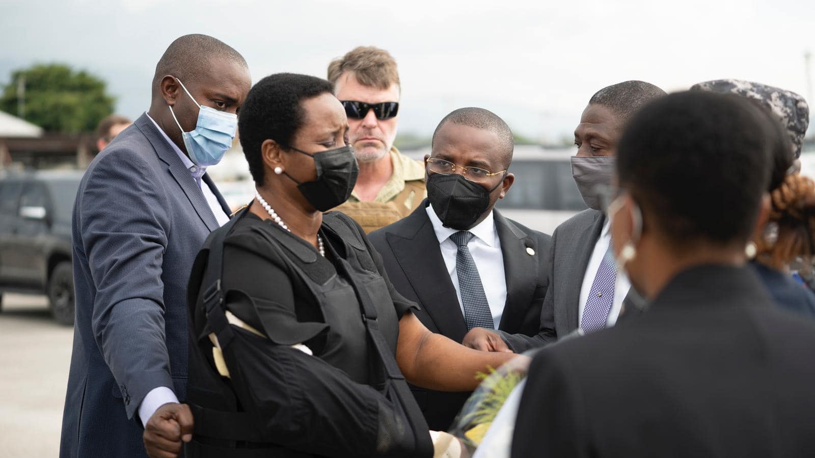 Martine Moise, l’épouse du président haïtien assassiné, sortie de l’hôpital, est rentrée en Haïti : des images