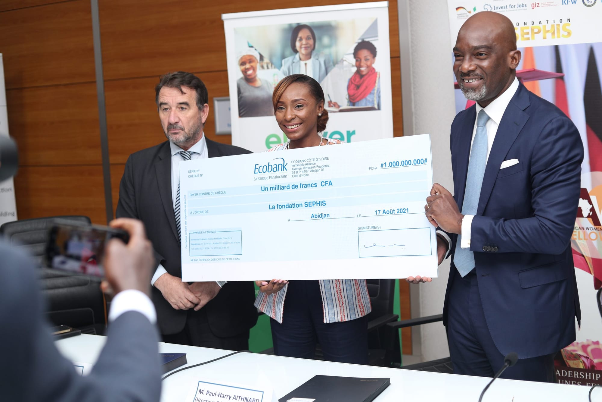 Le Groupe ECOBANK et la Fondation SEPHIS procèdent à la signature d’une convention de collaboration