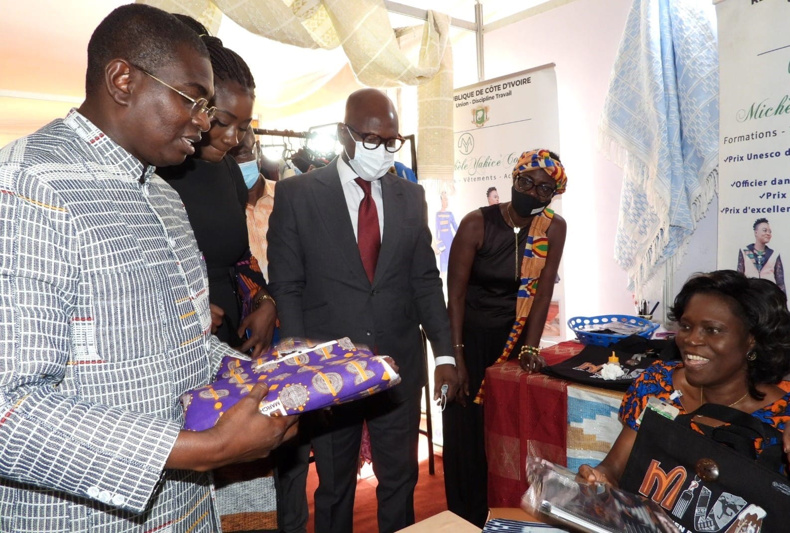 Simone Gbagbo superstar au MIVA 2021, un ministre RHDP sous le « charme » : des images
