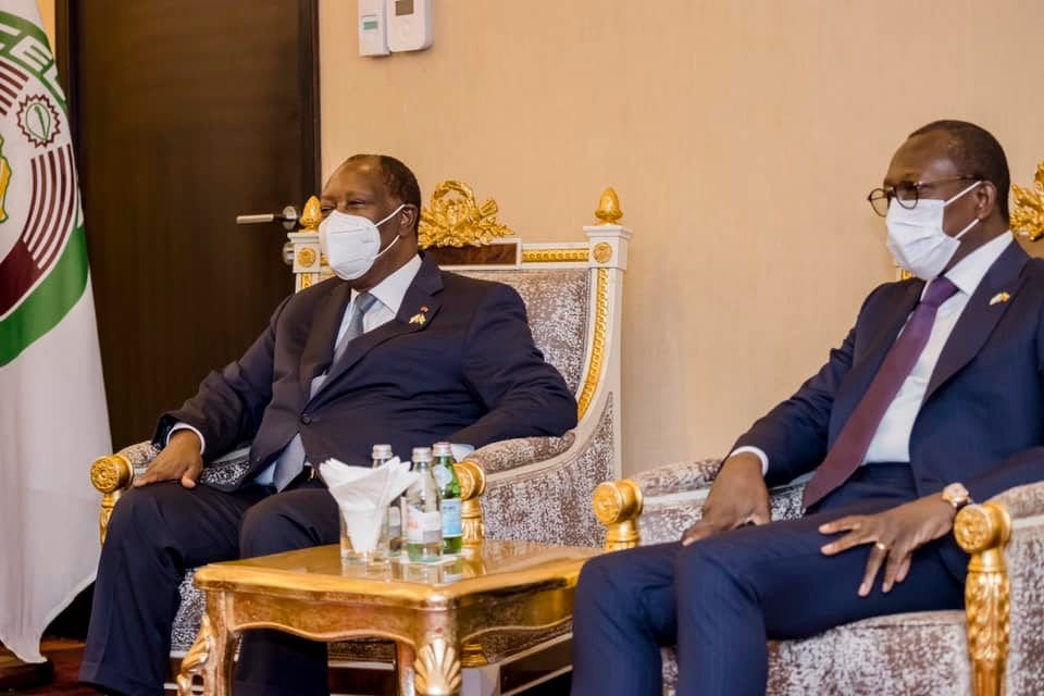 Sommets CEDEAO / UEMOA sur le Mali: rentré à Abidjan Ouattara fait le point des sanctions