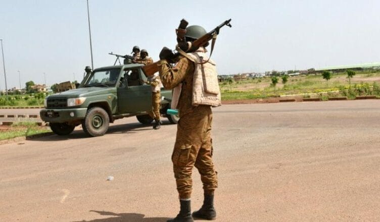 Des hommes de l'armée du Burkina Faso