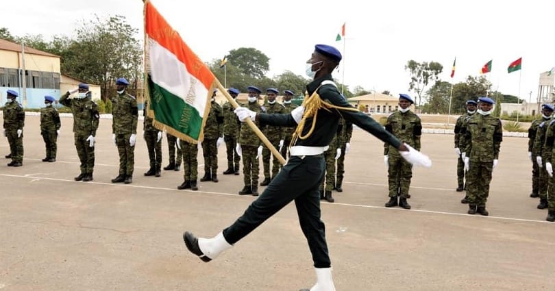 Côte d’Ivoire: la 32e promotion des élèves sous-officiers de l’ENSOA présentée au drapeau