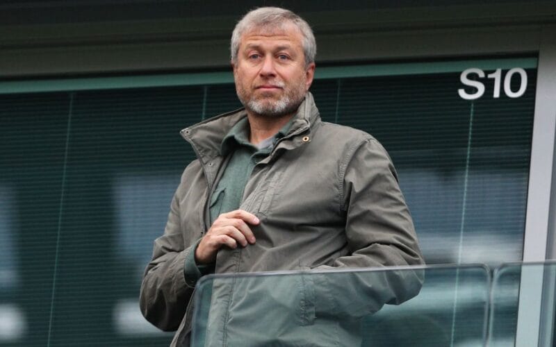Guerre Ukraine: le Royaume-Uni gèle les comptes d’Abramovich et de Chelsea
