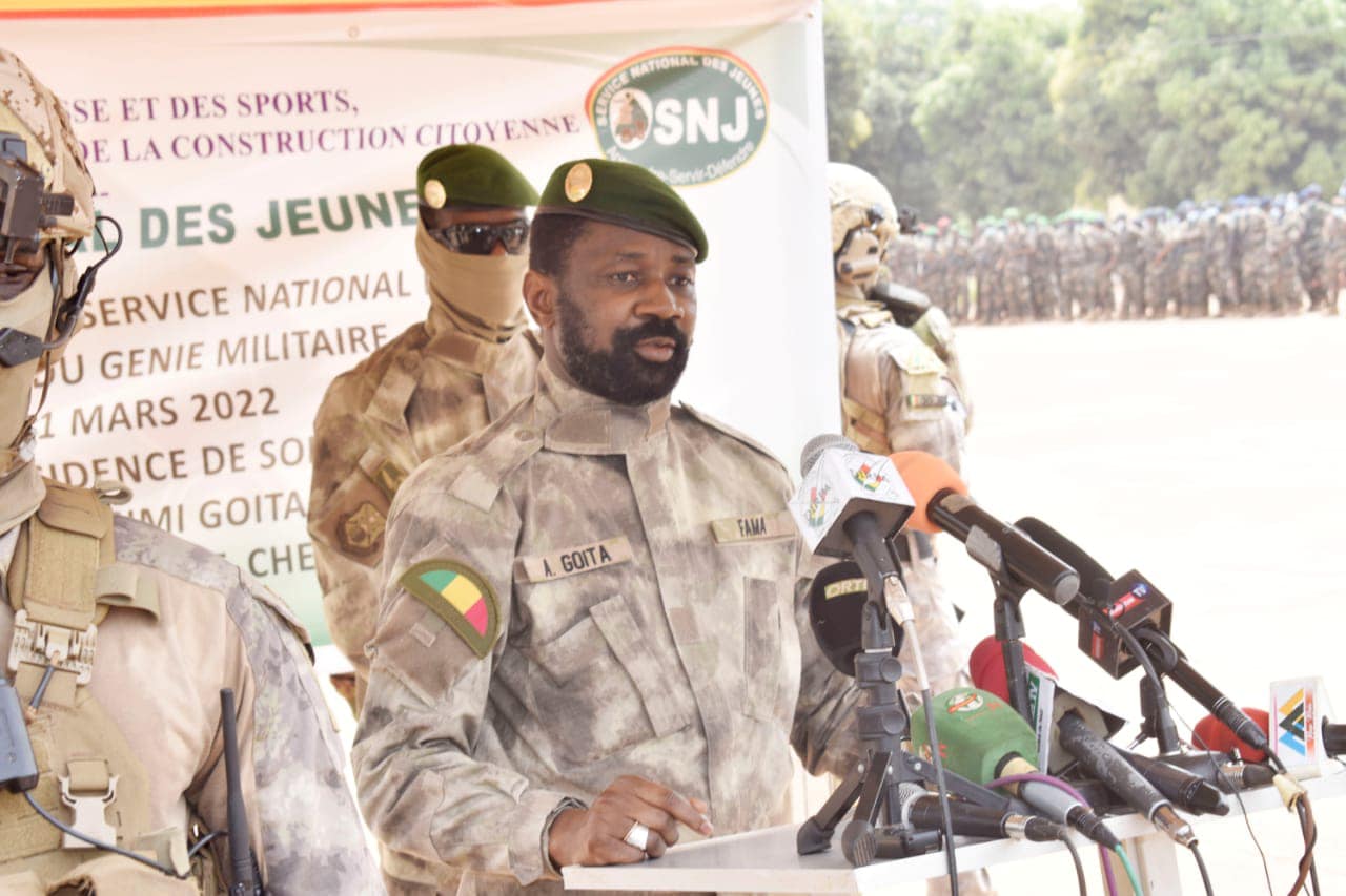 Présentation au drapeau des 700 recrues de la 2e cohorte 2021 du SNJ au Mali : Assimi Goïta invite ces jeunes recrues au patriotisme