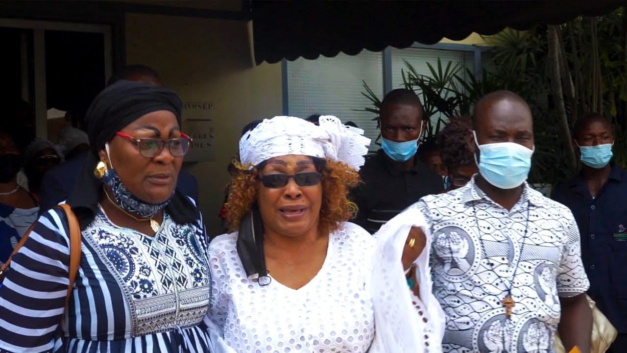 Enterrement de BB Carla : Tina Glamour, Aicha Koné… chantent et pleurent Bébé Carla, vidéo