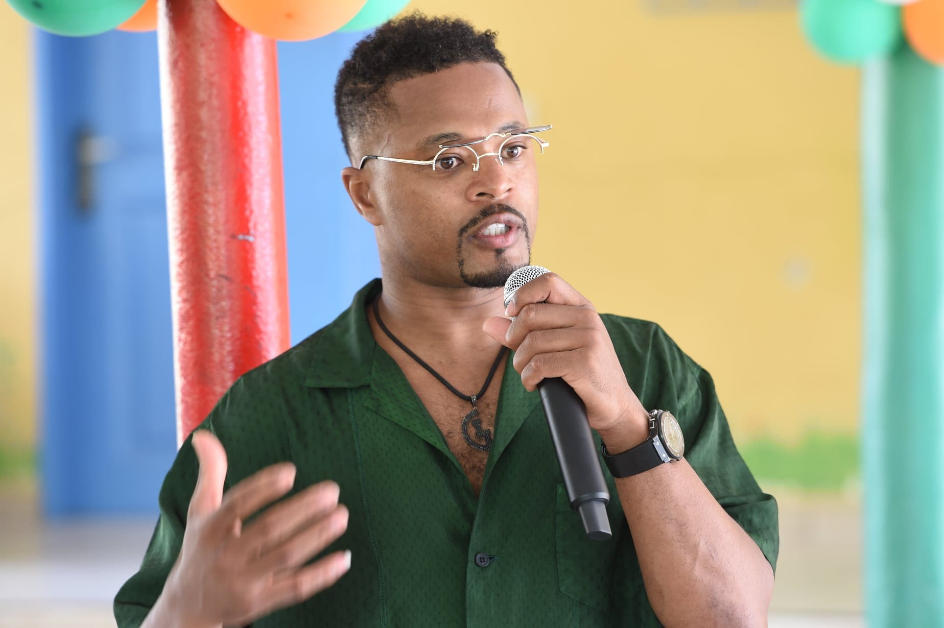 Patrice Evra visite la case des enfants à Abidjan: des images