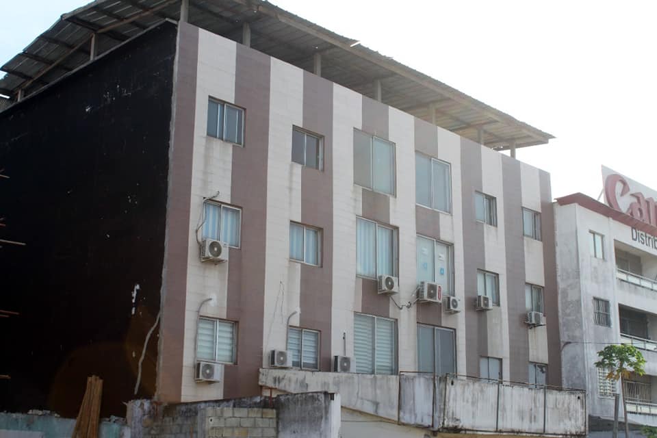 Marcory: un immeuble R+3 menace de s’effondrer