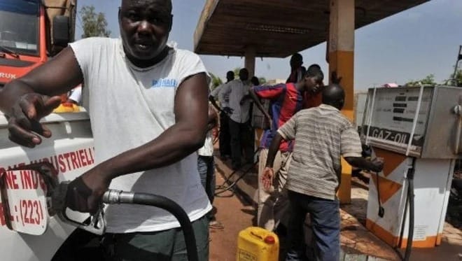Pénurie de Carburant au Mali: la Guinée de Doumbouya  vole au secours d’Assimi Goïta