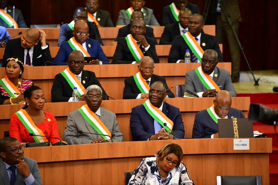 Côte d’Ivoire: la plénière adopte cinq projets de loi
