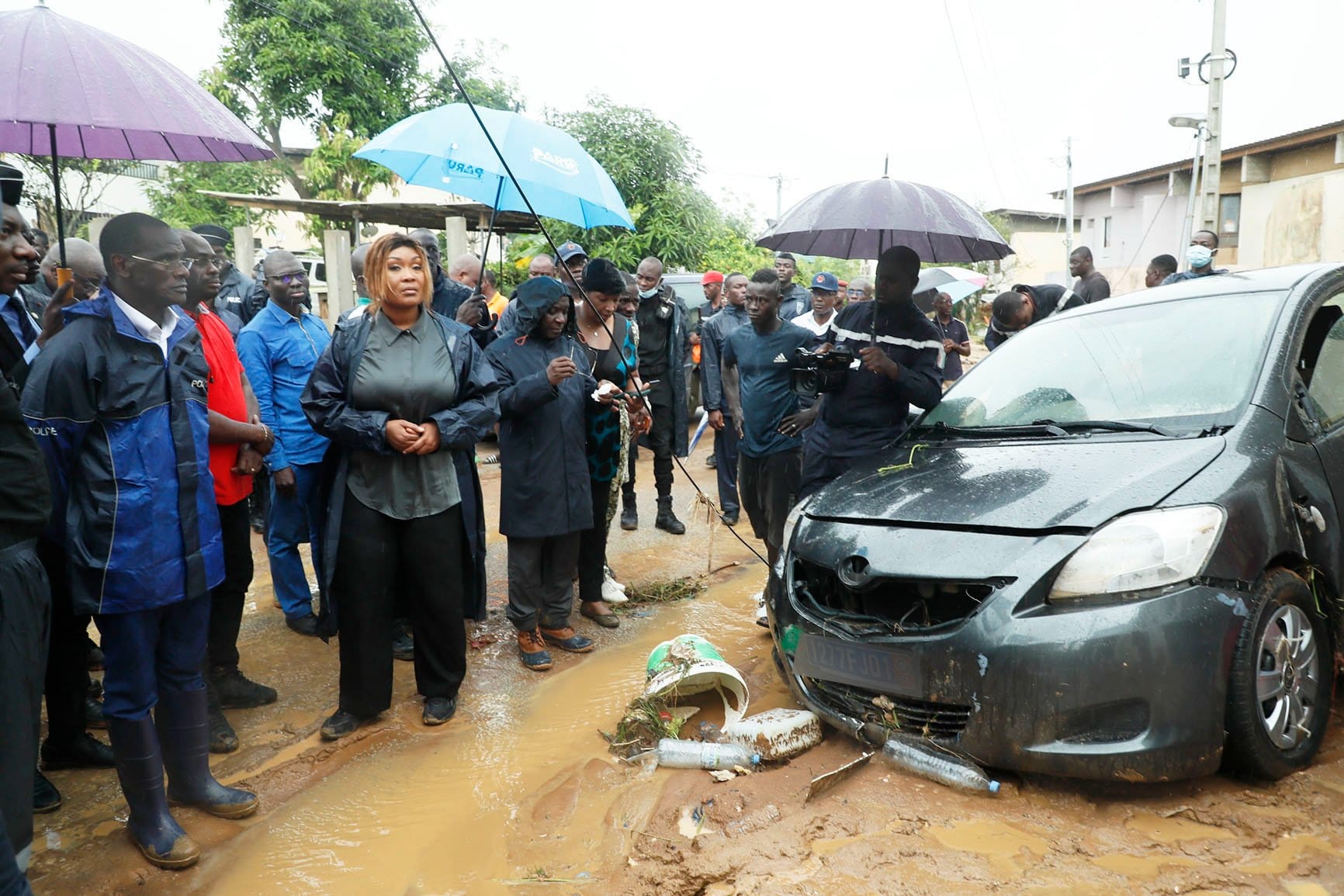 5 morts suite aux pluies diluviennes à Abidjan: des ministres sur le terrain