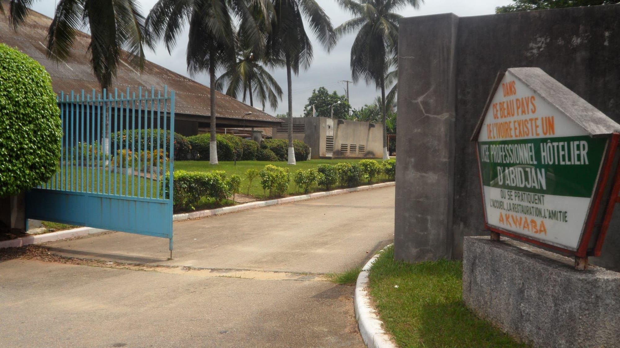 Côte d’Ivoire : la Banque Mondiale visite le Lycée Professionnel Hôtelier de la Riviera