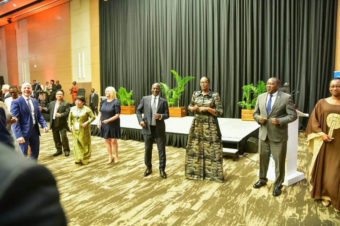Adama Bictogo en rumba avec la première dame du Rwanda, Jeannette Kagame : des images