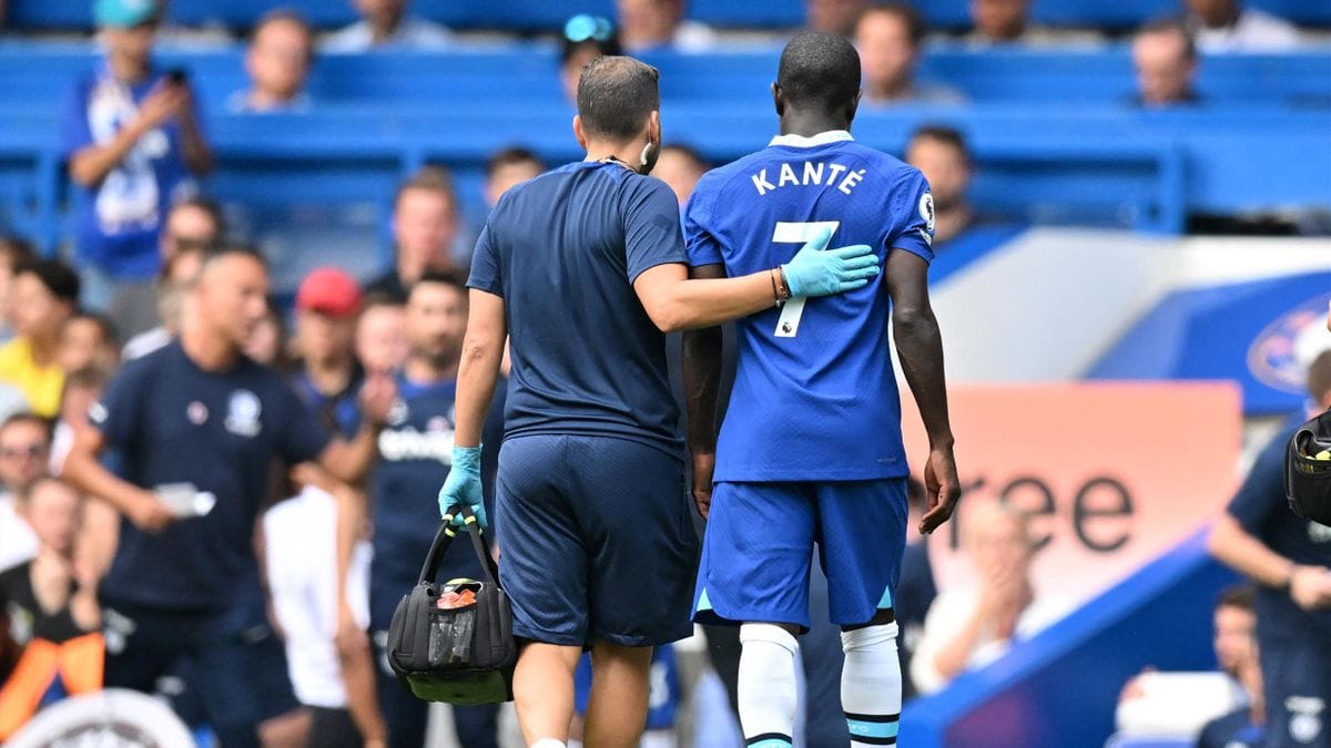 Victime d’une blessure « sérieuse » à une cuisse, N’Golo Kanté, absent plusieurs semaines