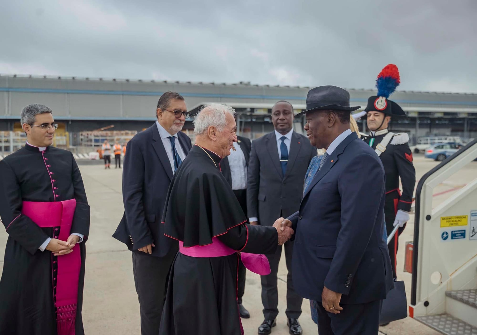 Arrivée du président Ouattara à Rome: ADO superstar au Vatican, des images