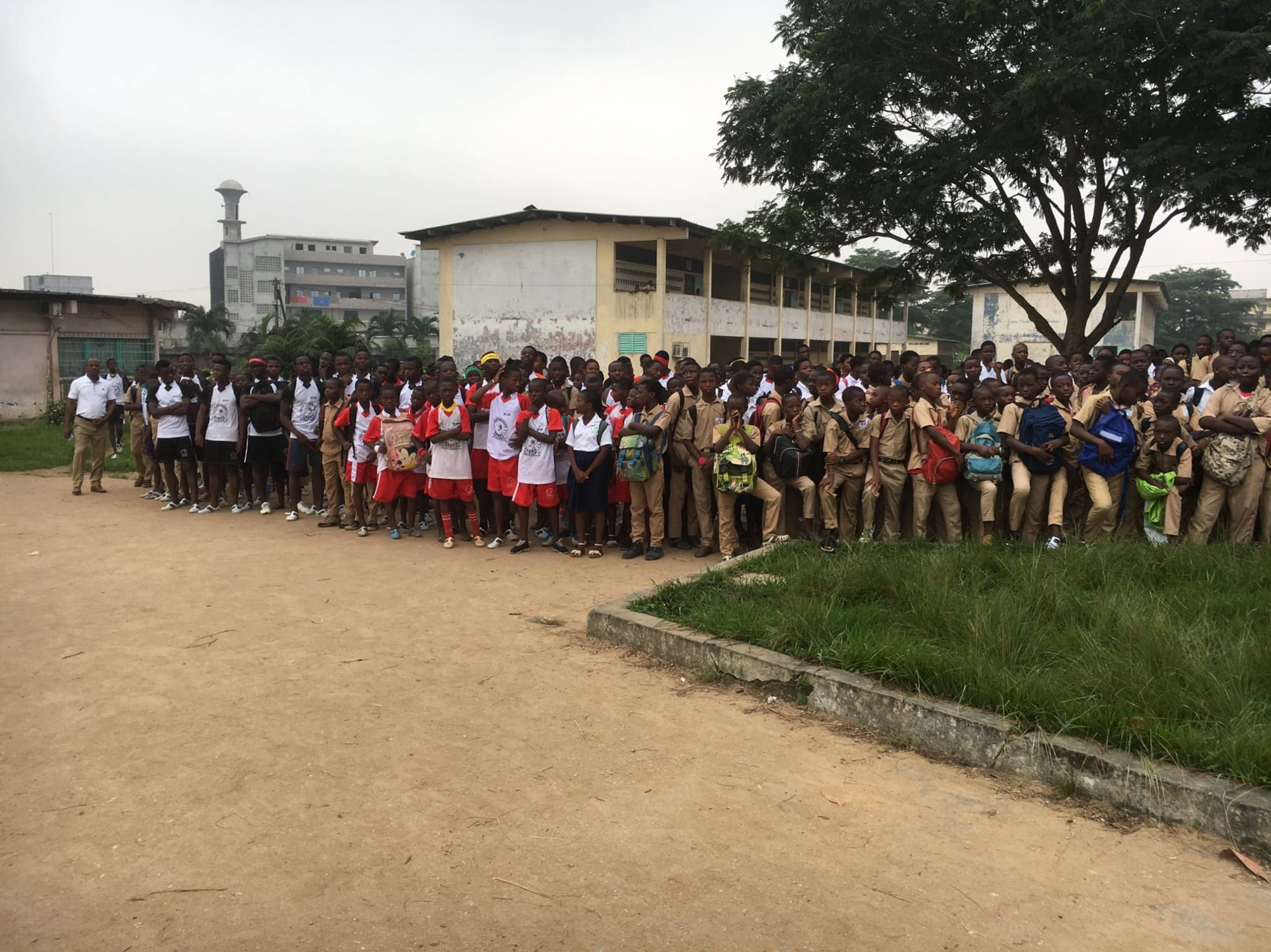 Le proviseur du lycée municipal d’Abobo interpellé: un paiement de frais annexes d’inscription dénoncé