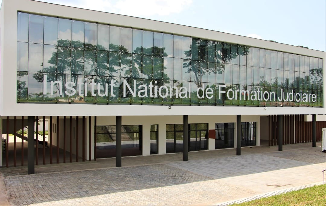INFJ 2022 CI : attachés des greffes et parquet avec le DEUG II, inscriptions sur infj.org.ci, les conditions