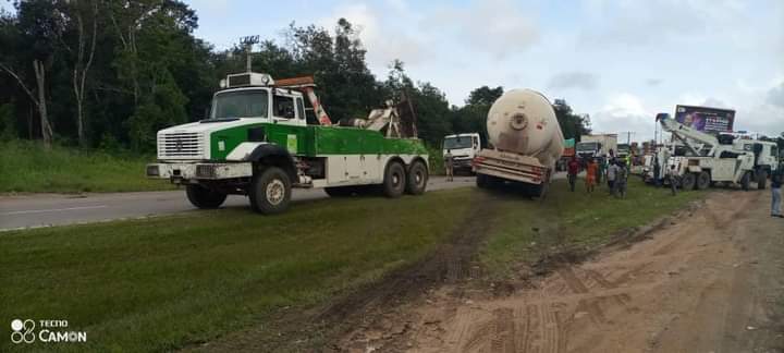 Accident sur l’autoroute du nord ce 28 octobre 2022: un camion citerne de gaz fait une sortie de route