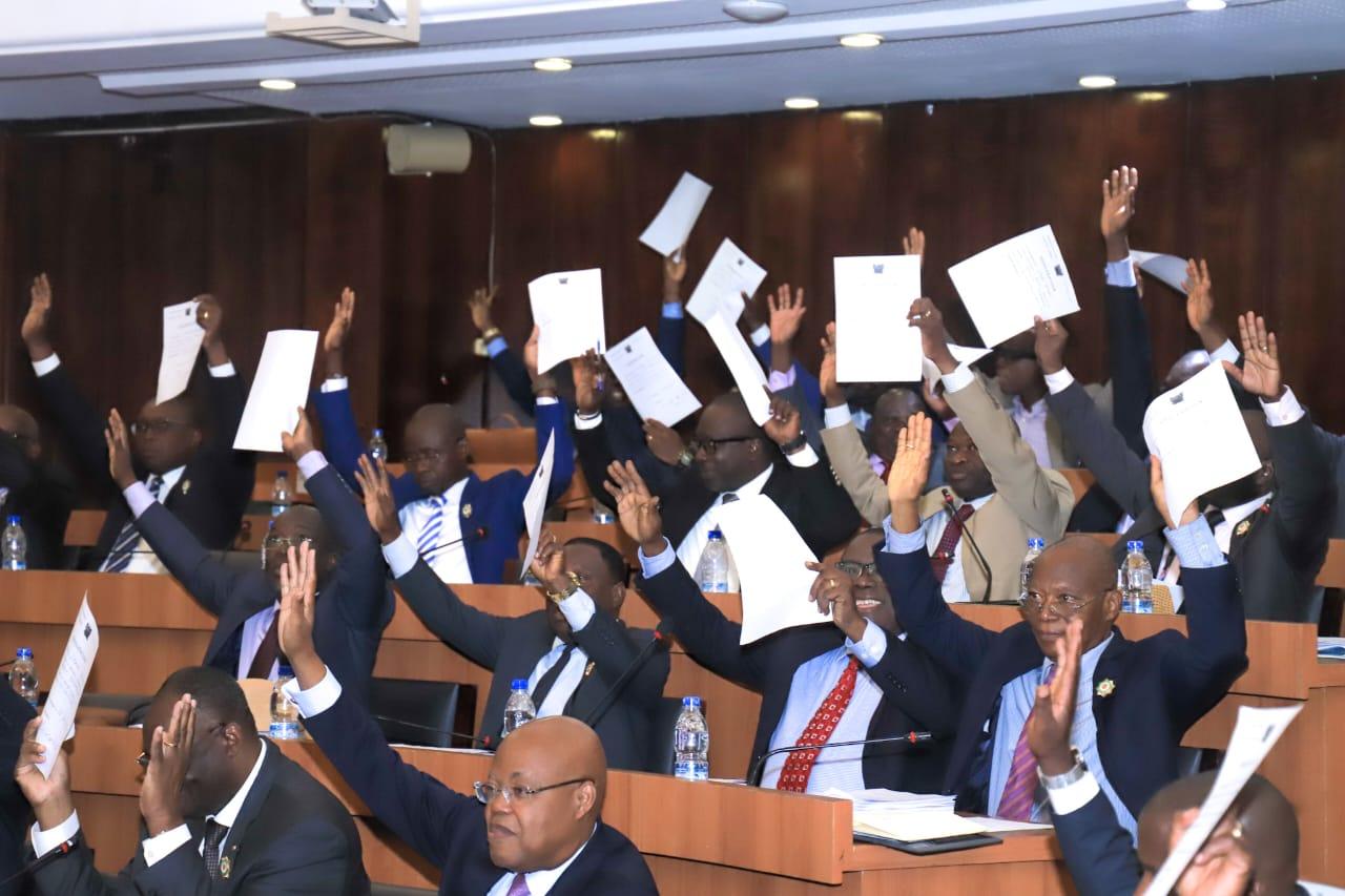 Orpaillage illégal Côte d’Ivoire: le projet de loi renforçant le code minier adopté