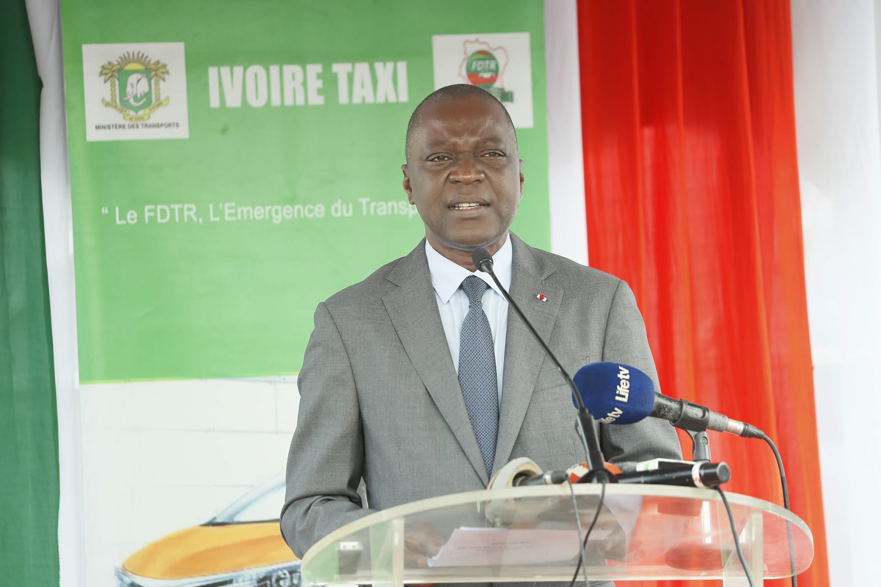 Côte d’Ivoire : le ministre des Transports annonce la mise en circulation de nouveaux « wôrô-wôrô » et « gbaka »