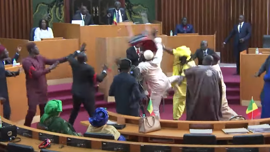 Bagarre à l’Assemblée nationale du Sénégal: le parlement de la CEDEAO condamne l’agression de la députée Amy Ndiaye par d’autres députés