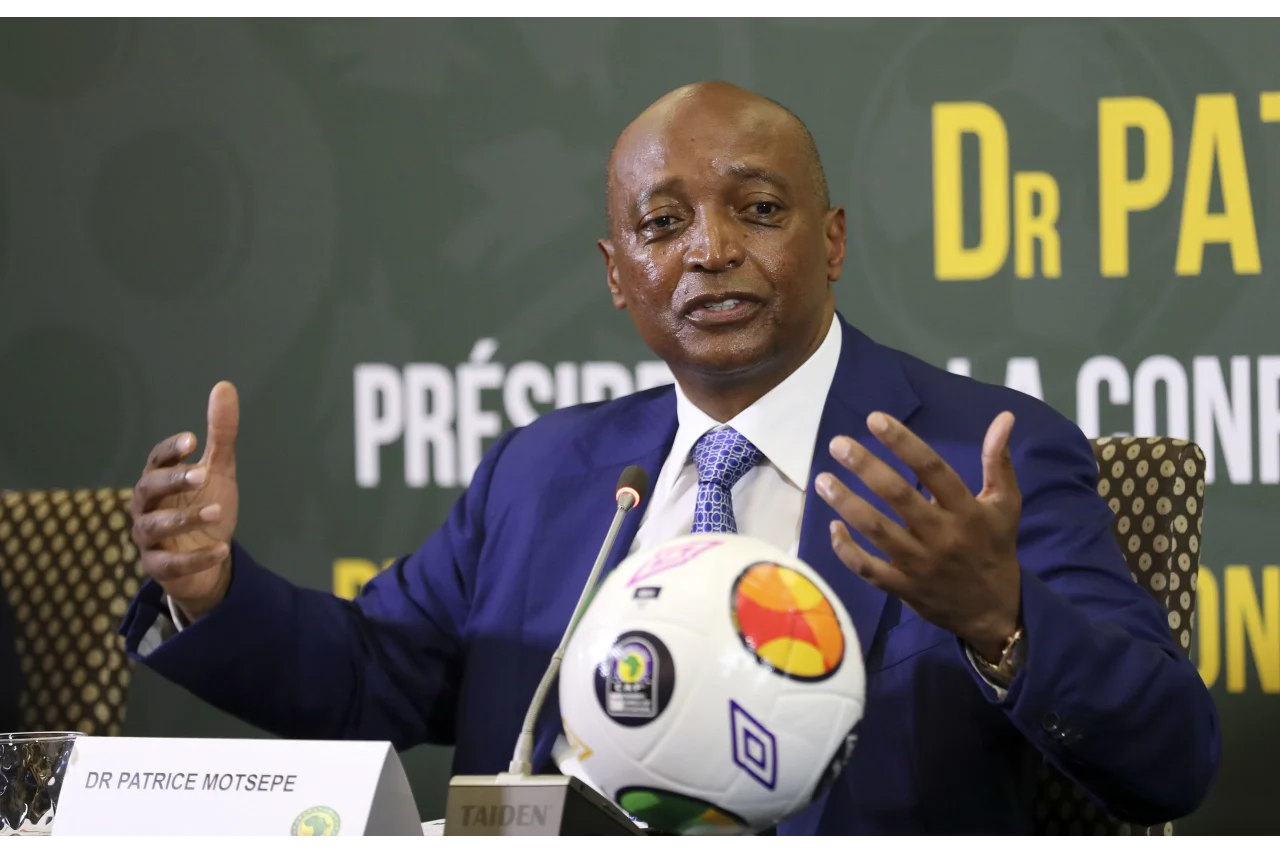 CAF : Motsepe et son équipe à Abidjan pour une réunion décisive