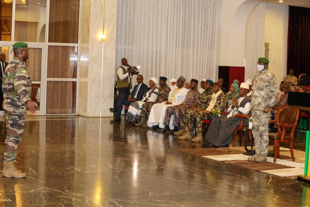 Vœux 2023: les militaires maliens réaffirment leur engagement à Assimi Goïta à défendre l’honneur du Mali au prix de leur sang
