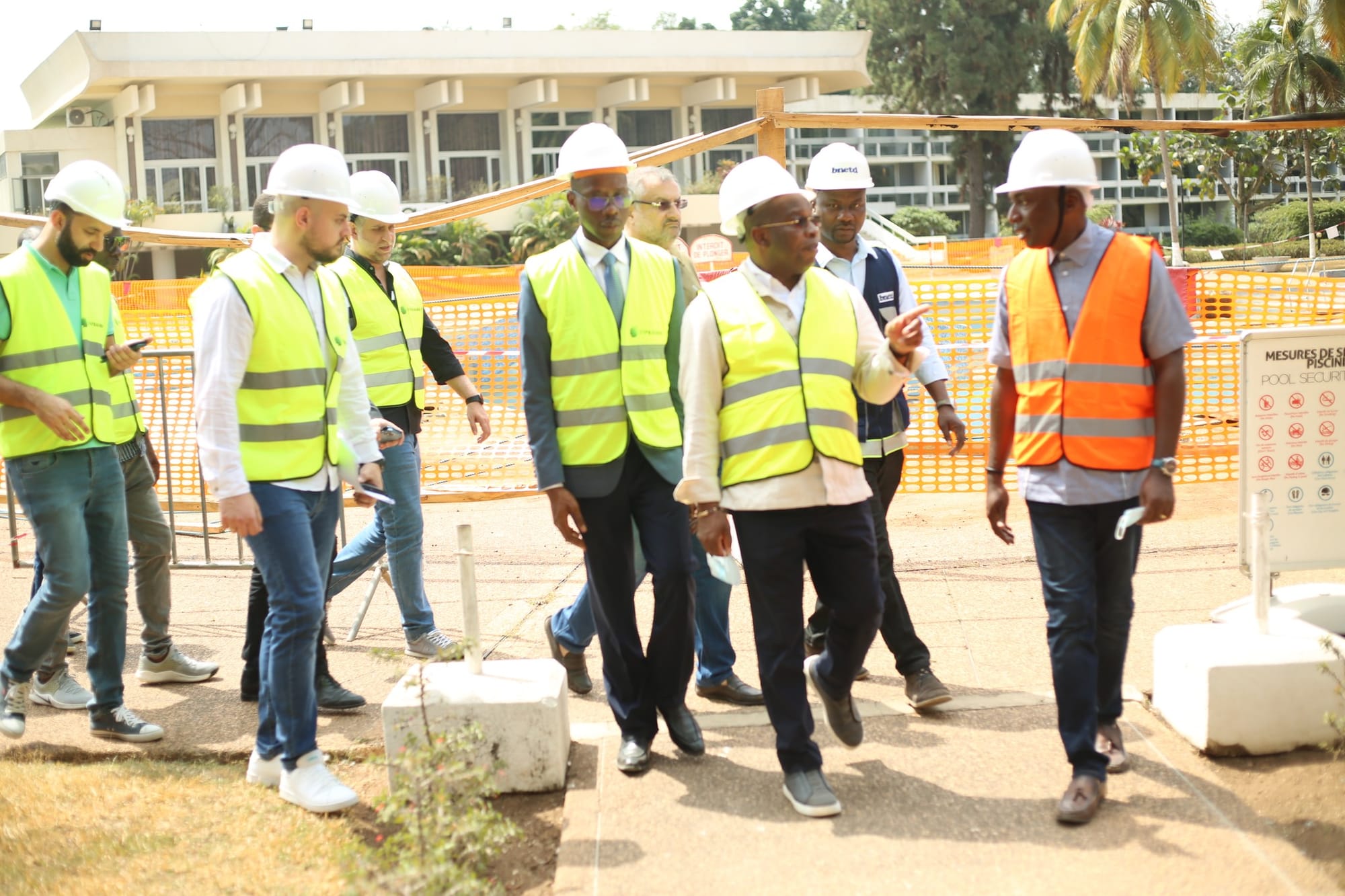 Réhabilitation des hôtels Le Président et HP Resort : le ministre Siandou Fofana en colère face à la « lenteur » dans l’exécution des travaux