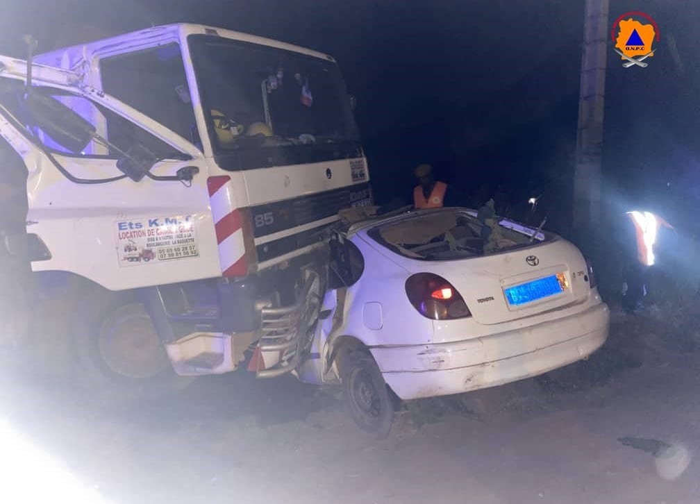 Grave accident de la circulation à Man : collision entre un camion poids-lourd et un véhicule de transport, 3 morts