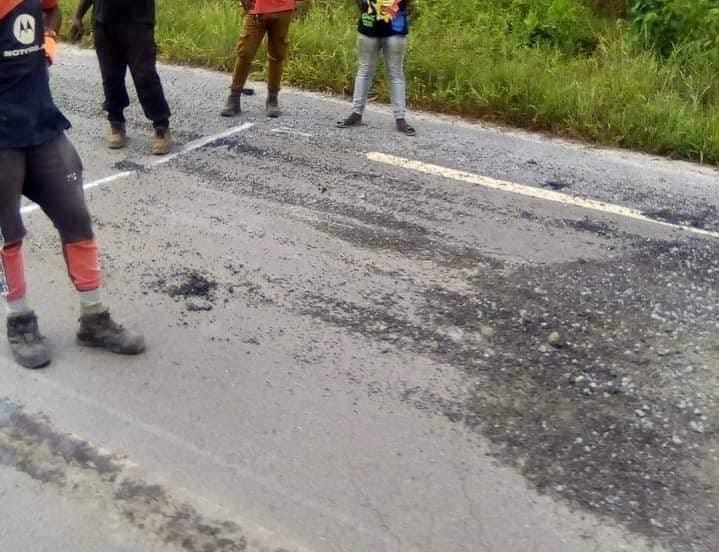 Dégradation accélérée de la route Guitry – Yocoboué: le ministre ivoirien de l’entretien routier épinglé, « trop c’est trop » selon Jean Bonin