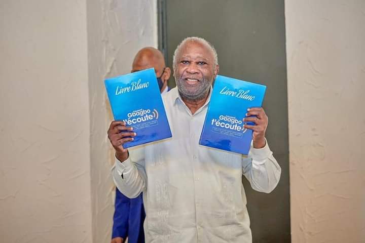 Gbagbo reçoit le livre blanc sur les préoccupations des jeunes ivoiriens